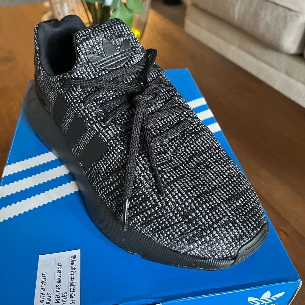 adidas Swift Run 22 Black / Grey Womens Shoes